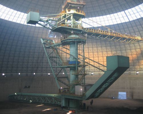 Apilador y recuperador de recuperaci&oacute;n lateral de apilamiento superior circular