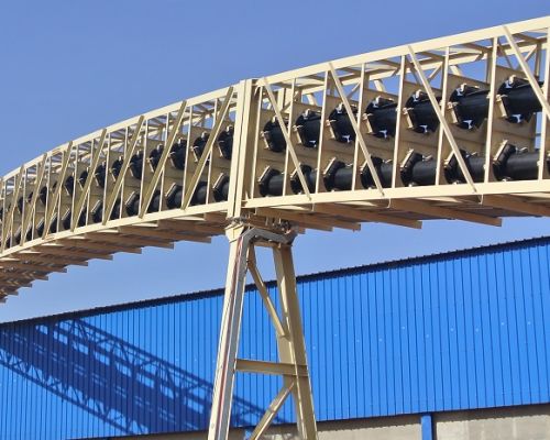 Transportador de correa tubular para materiales a granel